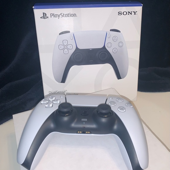 Brand new PS5 controller, never used, slightly blemished box. - Picture 5 of 5